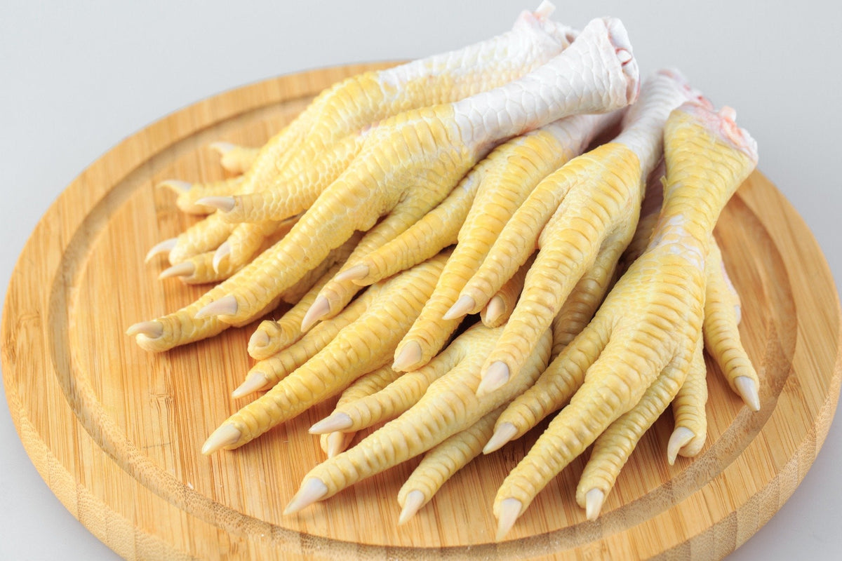 bunch of chicken feet that are suitable for a dog